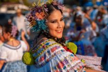 Valeria Alejandra en el Desfile de las Mil Polleras - Pollera Panameña