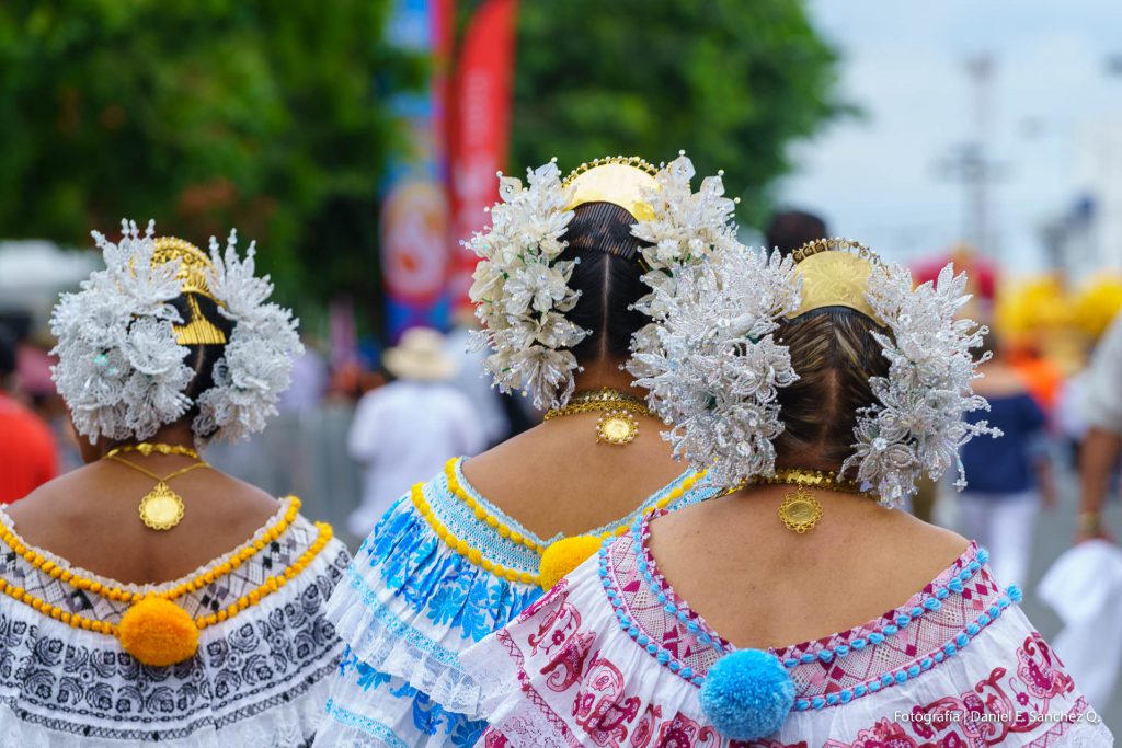 Desfile De Las Mil Polleras Y Folclore Lacabanga