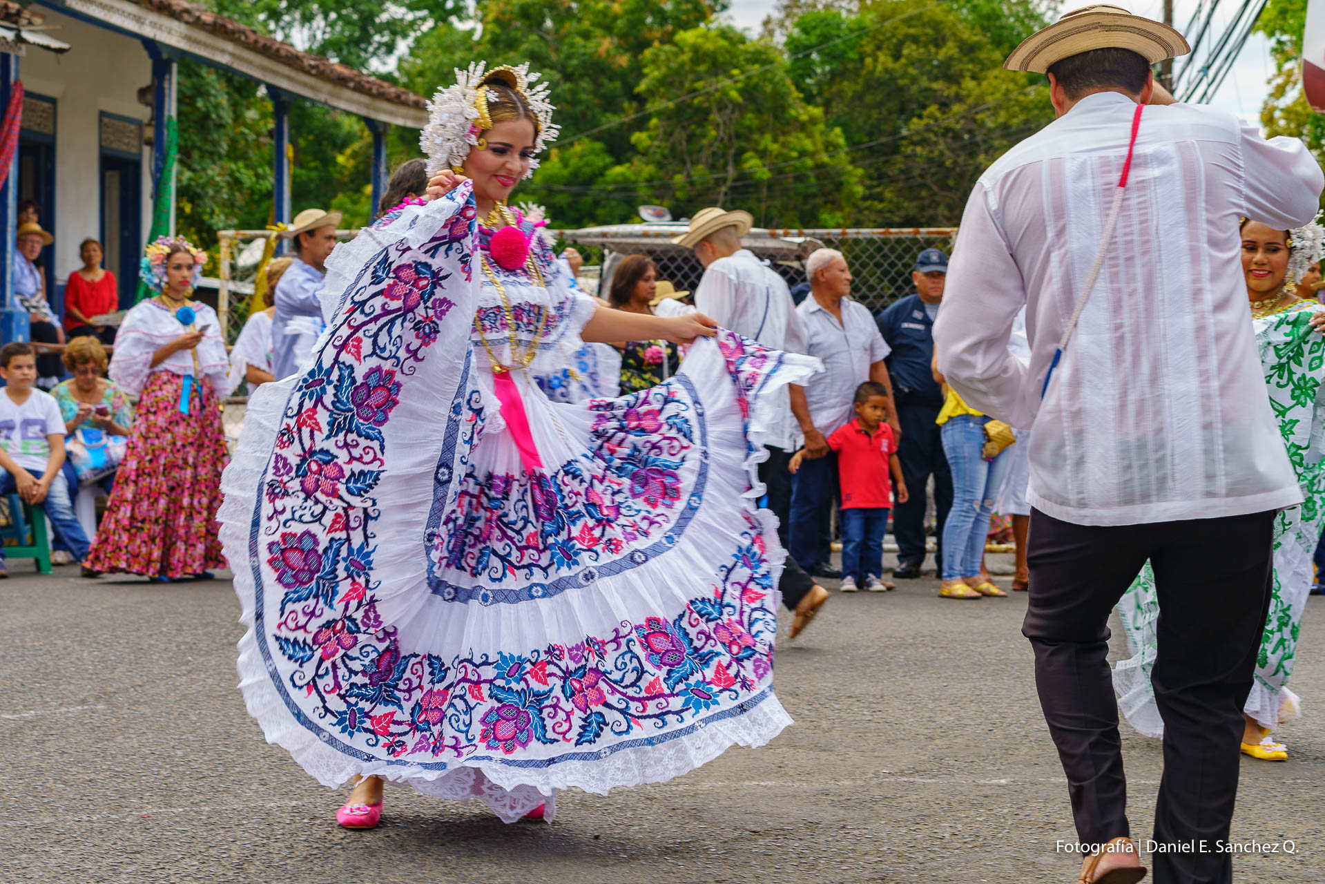 Desfile De Las Mil Polleras Y Folclore Lacabanga