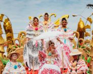 Carro alegórico de la Autoridad de Turismo - Desfile de las Mil Polleras - Pollera Panameña