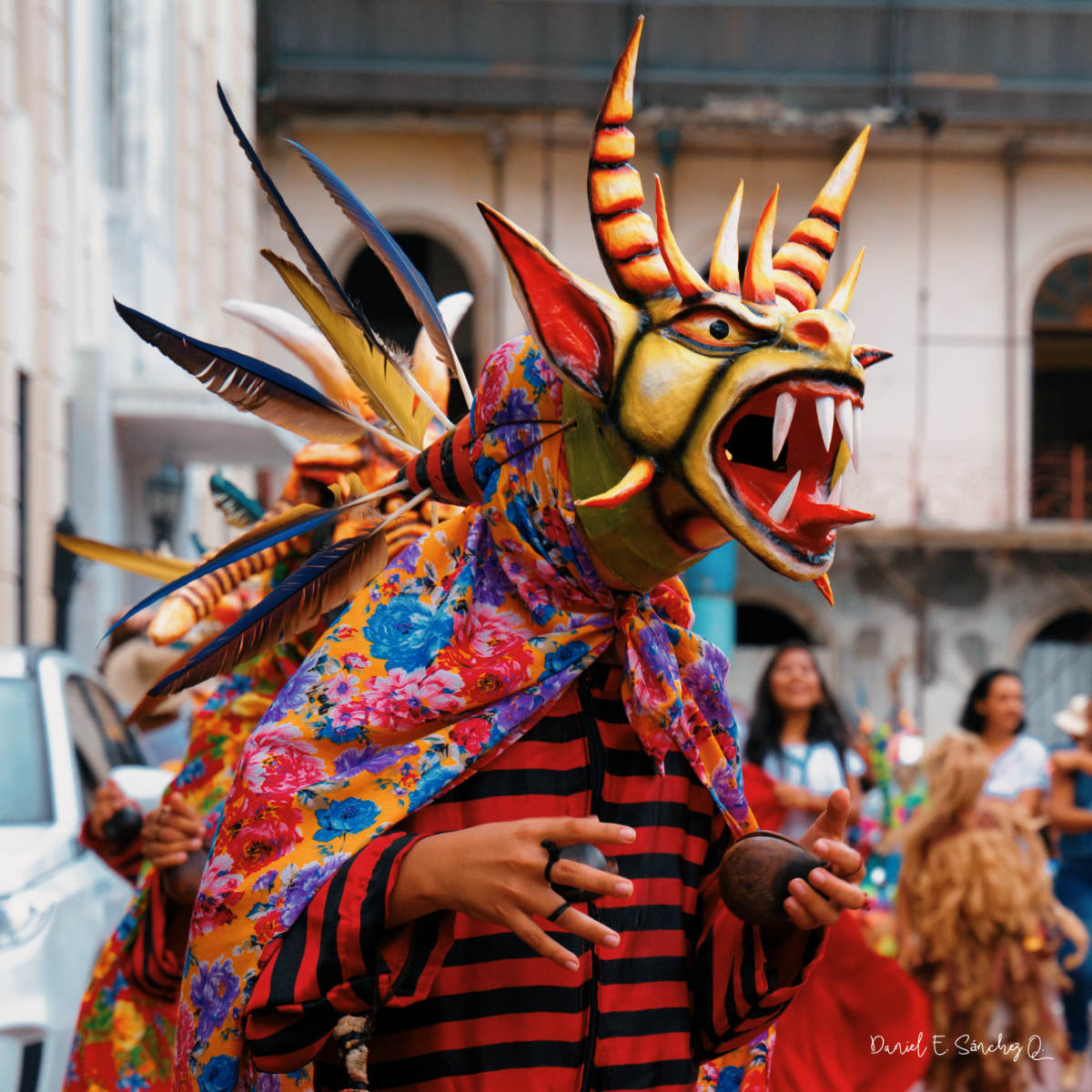 Diablico sucio con castañuelas - Desfile en el Casco Antiguo de Panamá