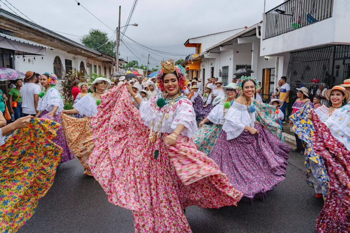 Desfile de la Pollera Picarona - Antón