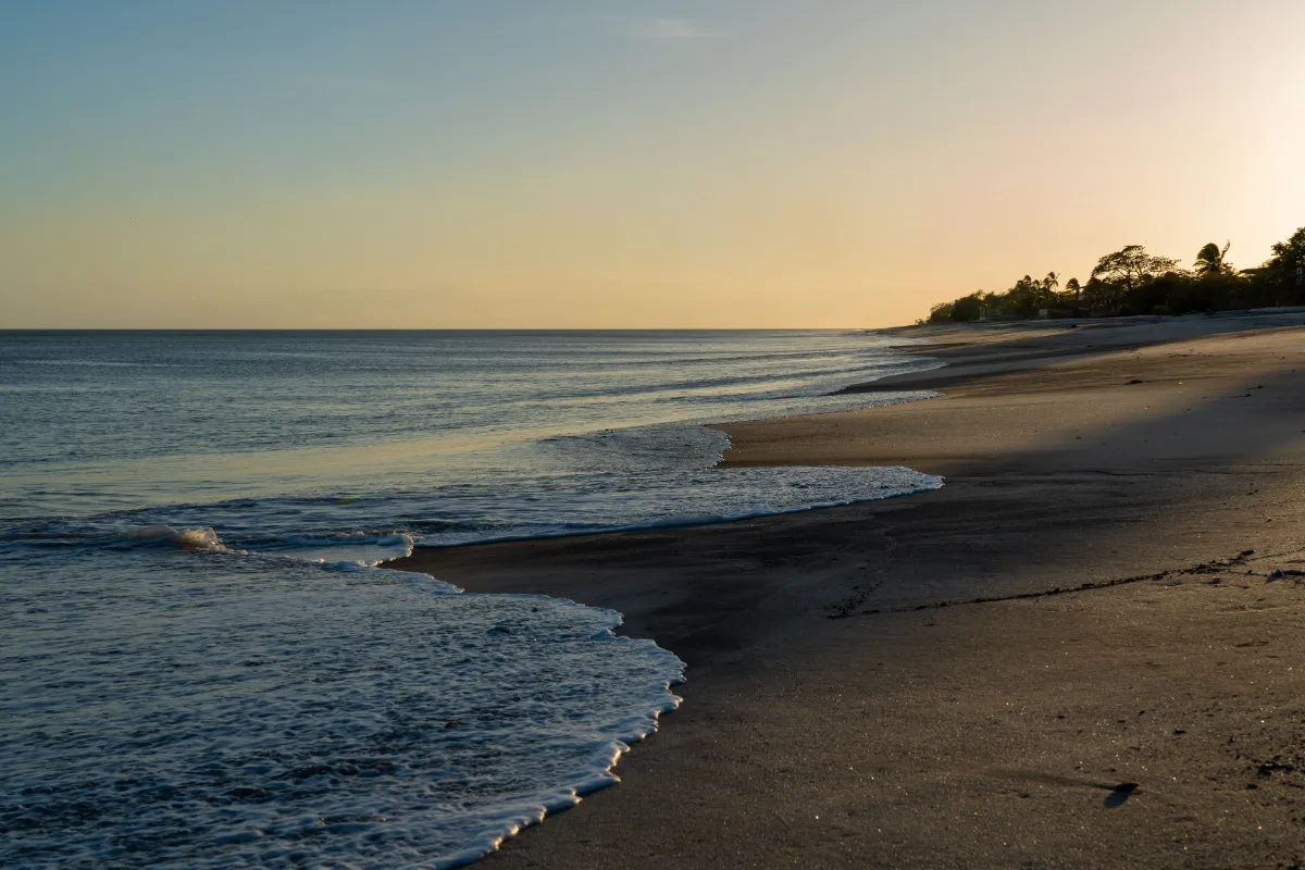 Atardecer en la playa de Juan Hombrón